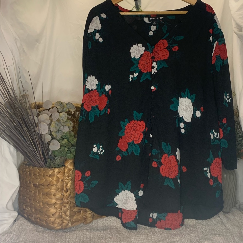 Torrid Button Front Floral Blouse Size 3